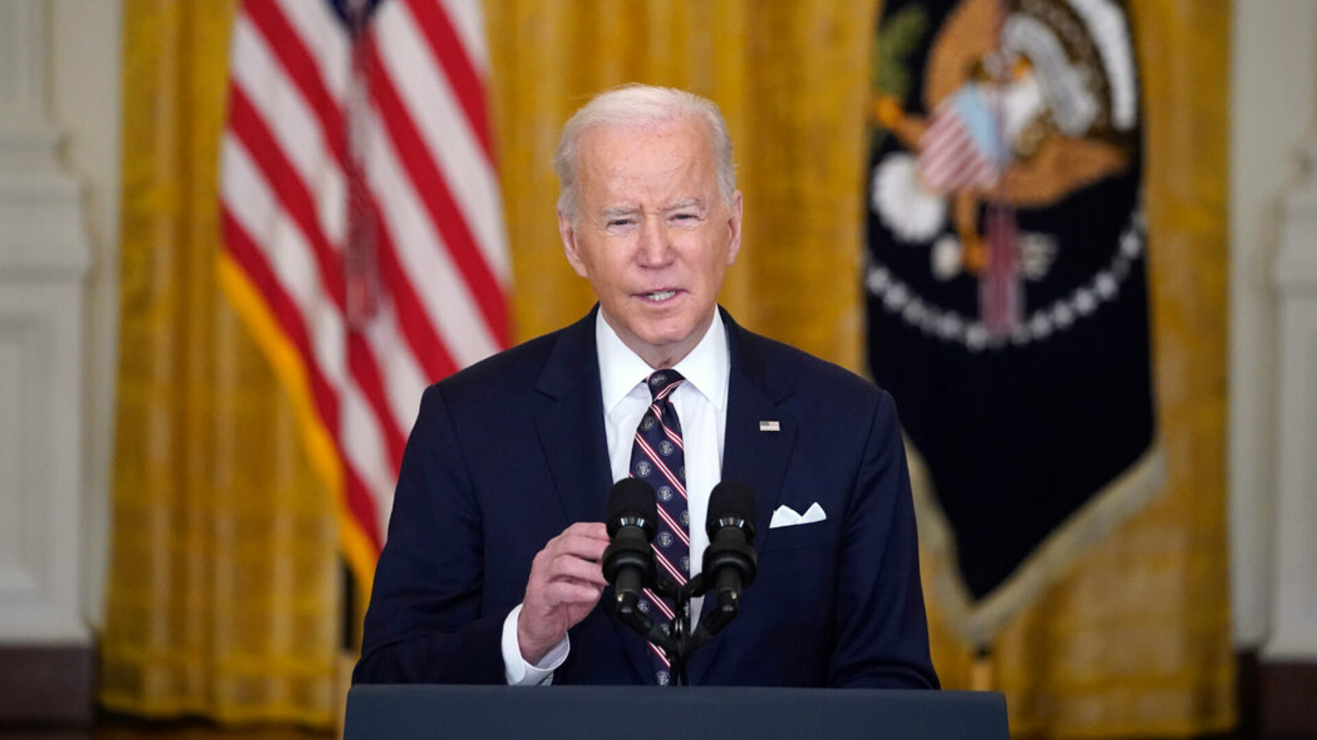 Biden Freezes, Stumbles On Medicare And Jobs Answers During Debate