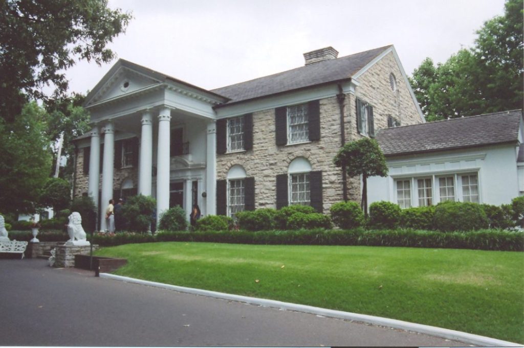 Elvis Presley’s Granddaughter “Traumatized” as Legendary Graceland Mansion Foreclosed