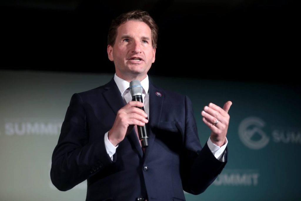 Democrat Says He’d Serve in GOP or Democratic Admin After Suspended Campaign