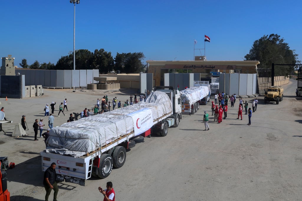 Israel Halts Aid to Gaza in Effort to Pressure Hamas into Ceasefire Agreement