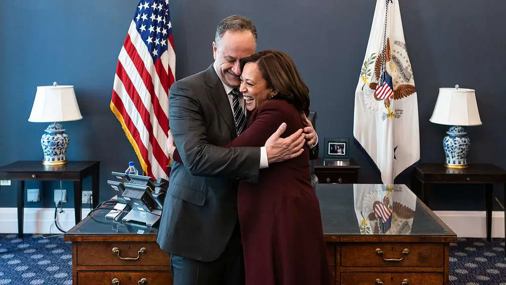 Douglas Emhoff Kamala Harris Rolls Up to Elite NYC Bar with Seven SUVs and Secret