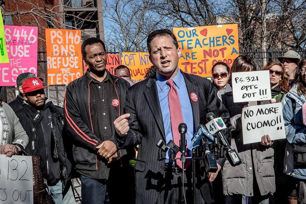 NYC Comptroller Tackles ICE Agents in Viral Courtroom Standoff
