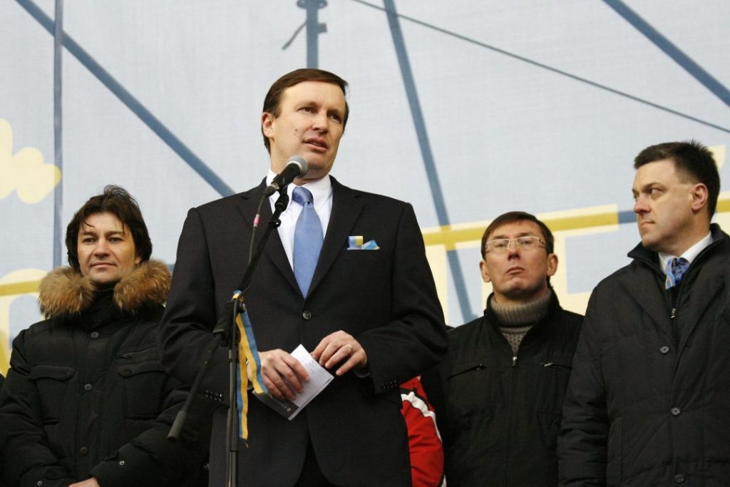 Sen. Chris Murphy Says Trump Using ‘King-Like Powers’ After $130 M Military Donation