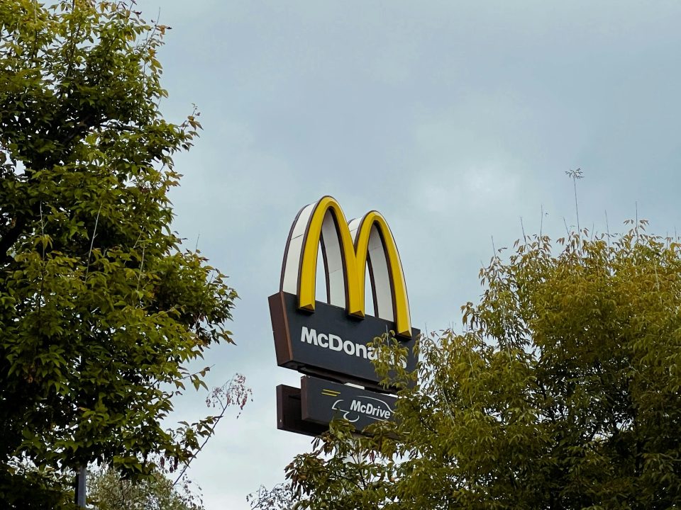 Drive-Thru Dispute at Florida McDonald’s Ends in Staff Shot, Victim in Neck